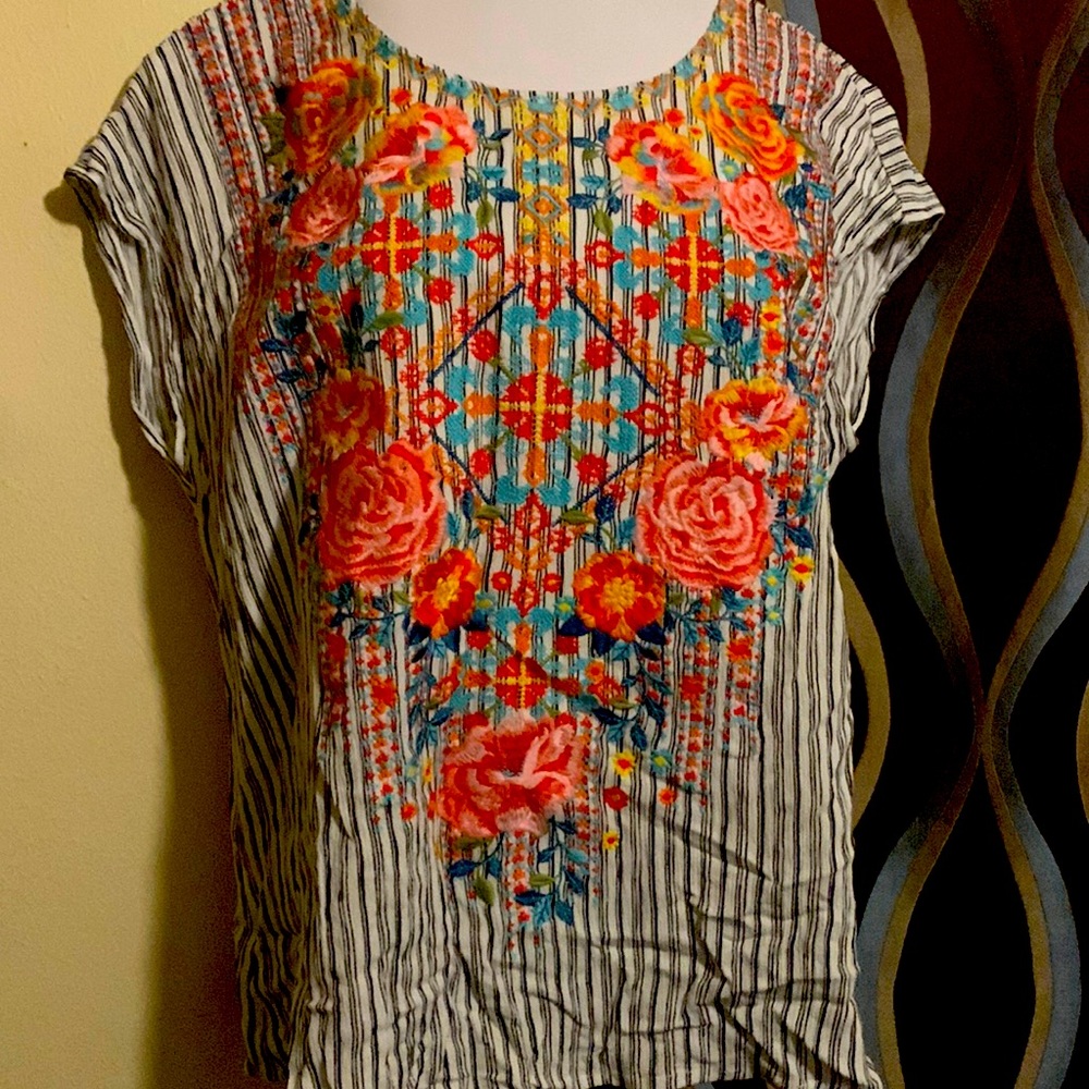 Nice shirt 👚 with decides flowers